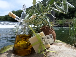 Savon saponifie à froid au Niaouli 72% huile d’Olive, sur les berges de l'Hérault